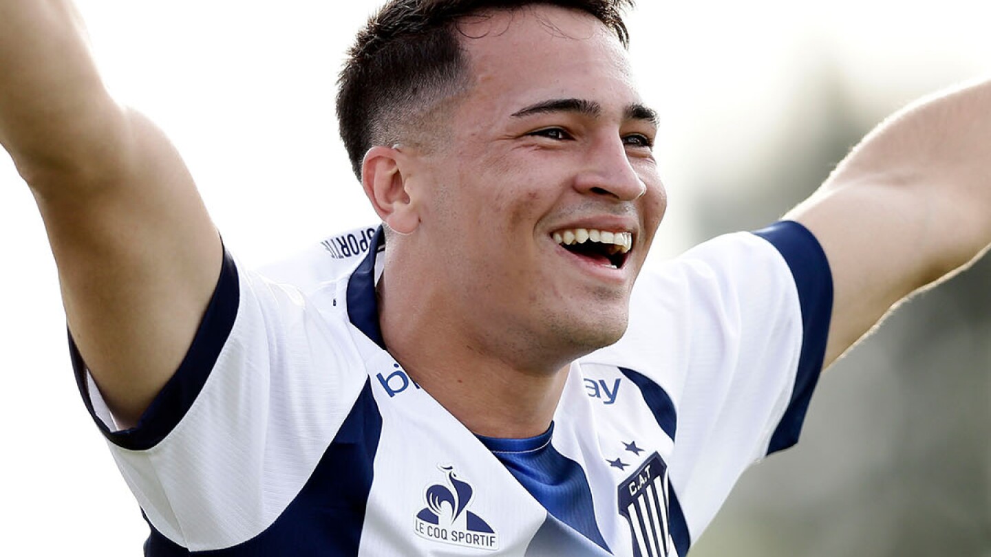 Maidana marca dos goles y sonríe en la victoria de Talleres
