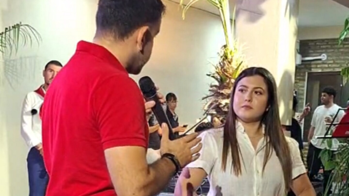 Video: Intendente de San Lorenzo pide a precandidata a concejal que se siente y desata polémica en redes