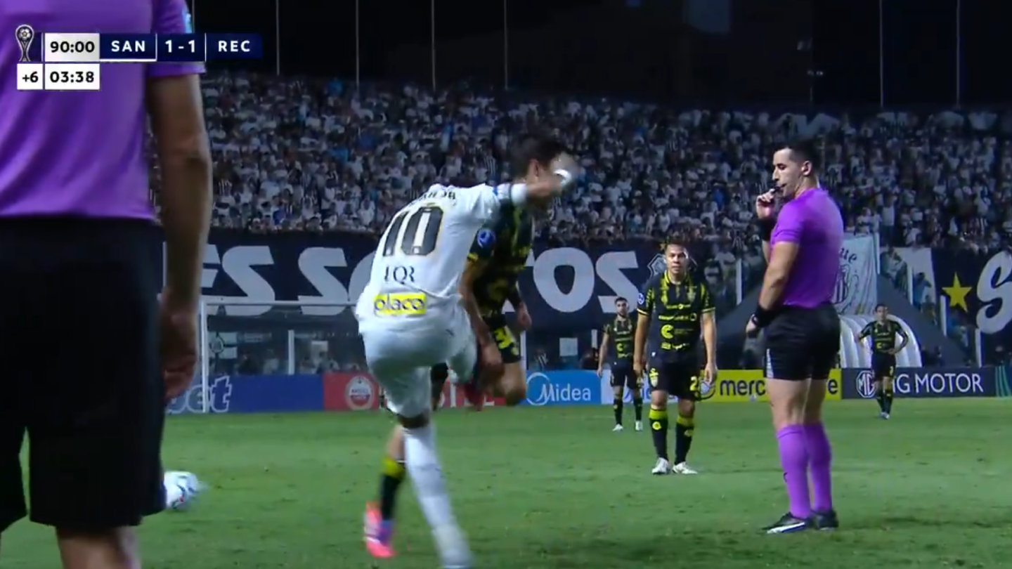 Le perdonaron la roja a Neymar