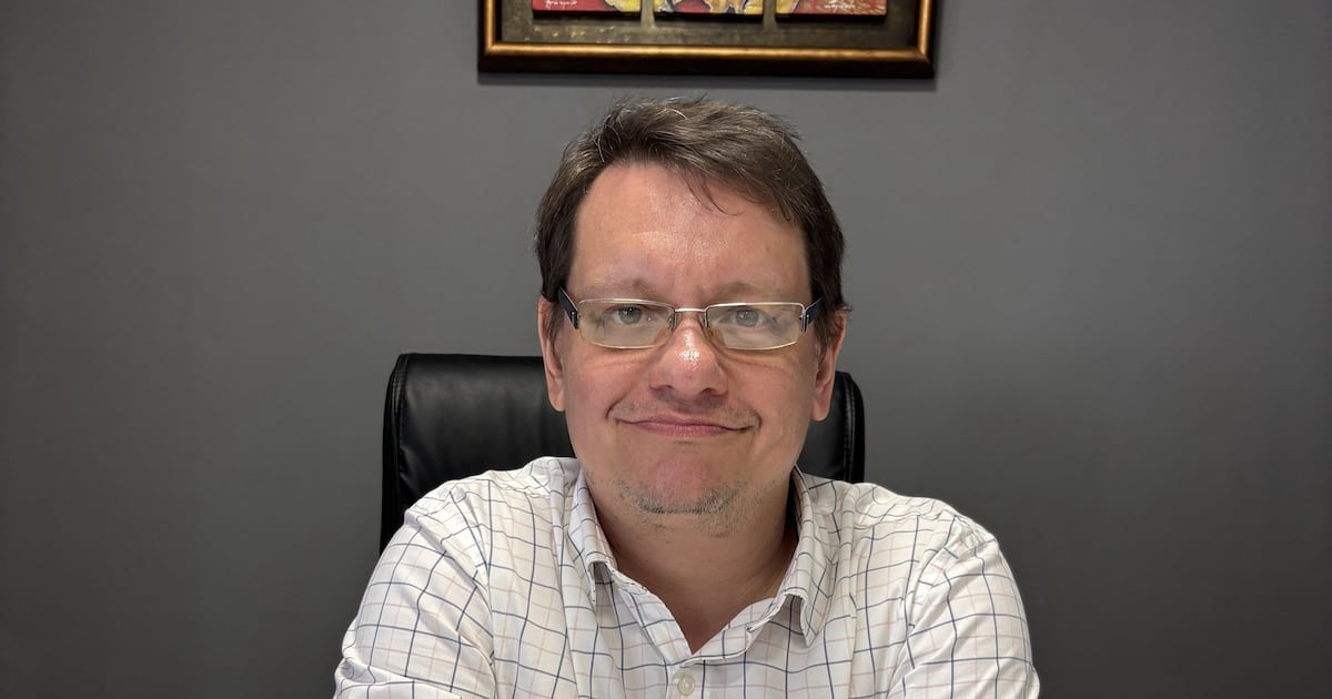 Tabárez celebra 47 años de trayectoria en comunicación estratégica