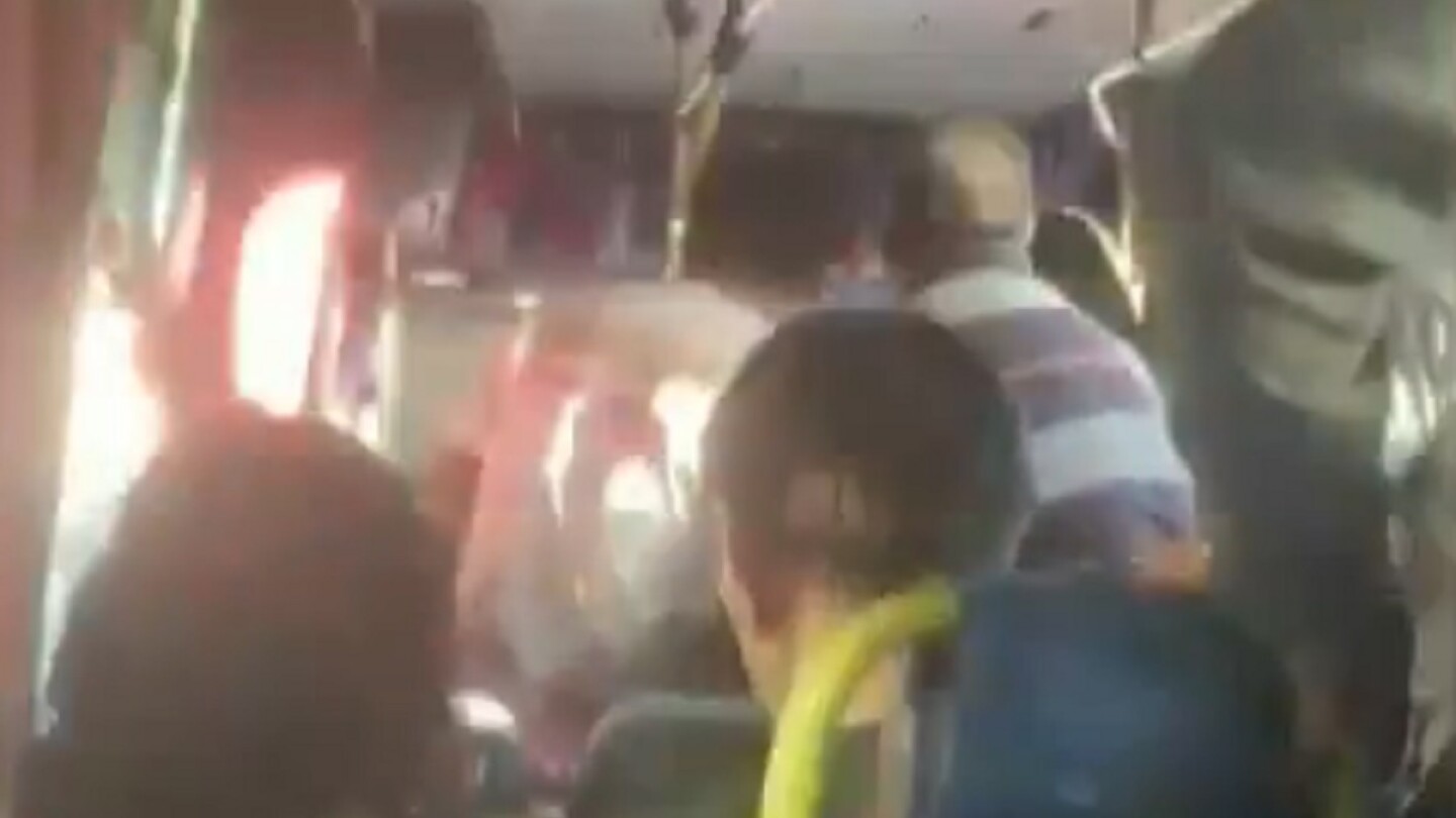 Video: Colectivo de Yaguarón queda sin frenos y pasajeros viven momentos de terror