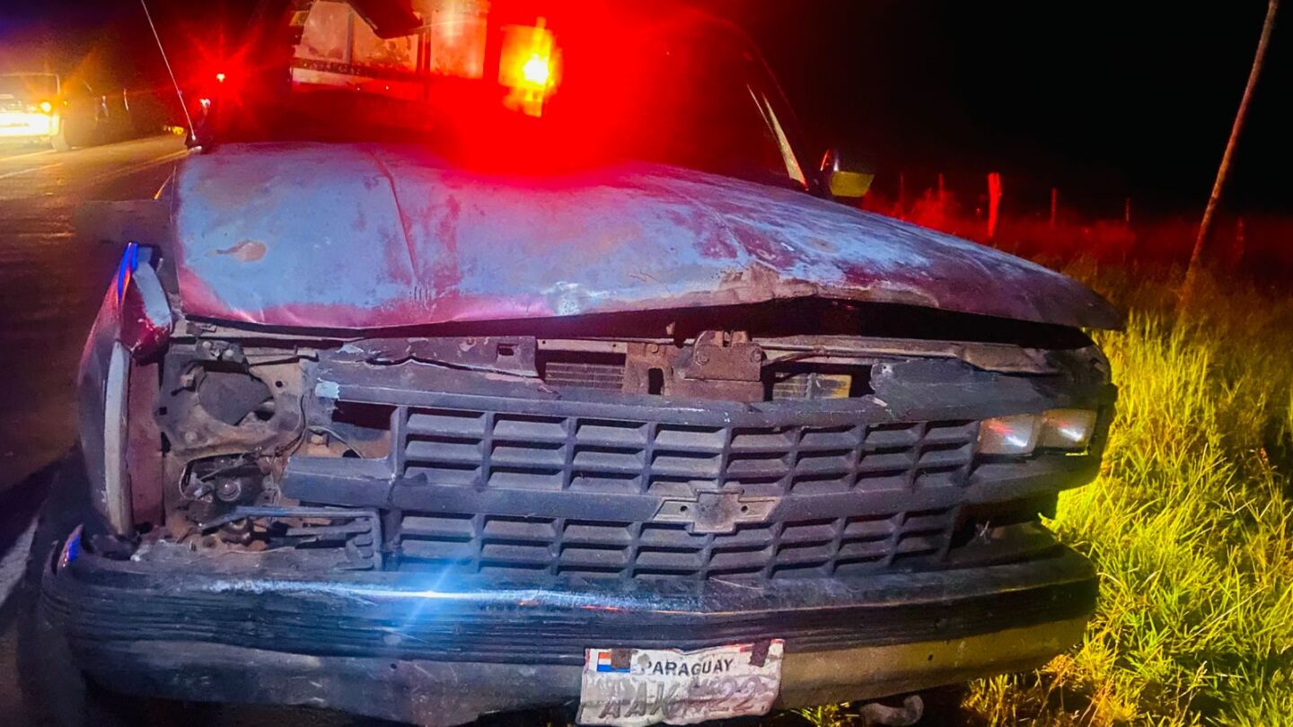 Una mujer de 80 años fallece tras choque entre dos motos y una camioneta en Isla Umbú