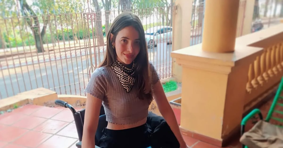 Paciente con esclerosis múltiple pide ayuda para una silla de ruedas adaptada a sus necesidades