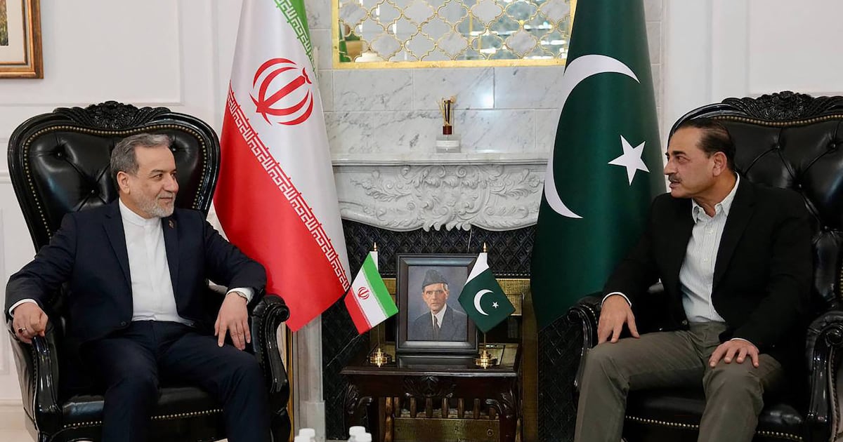 Putin recibe a canciller iraní tras colapso de negociaciones con EE. UU. en Pakistán