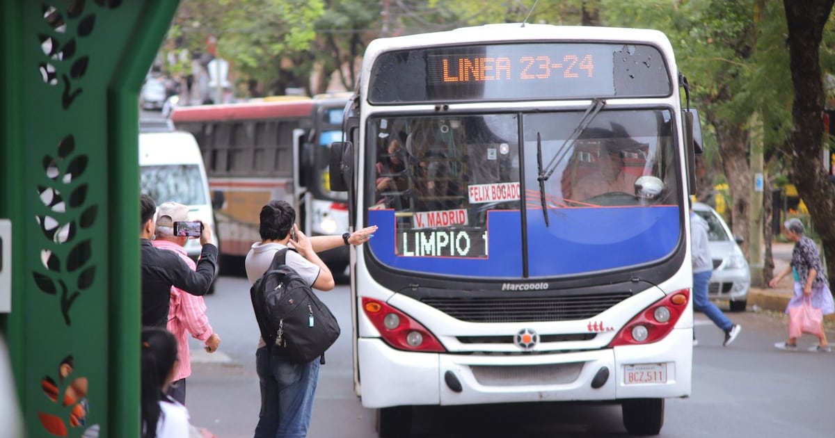 Viceministerio del Transporte controlará buses con GPS para acabar con las reguladas