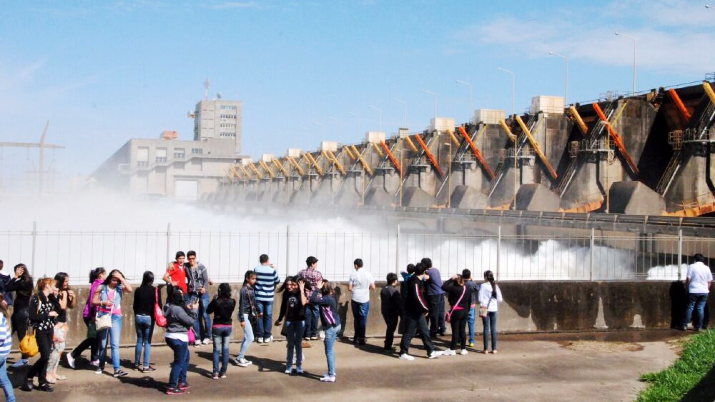 Lo que está pasando en la EBY indigna a todo el país, afirma Wiens
