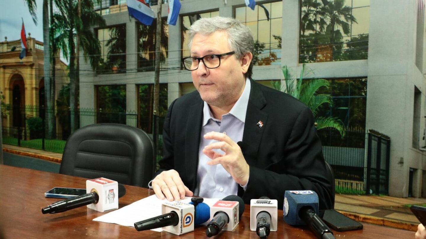 Filizzola cuestiona vínculos de firma adjudicada para 5G con Peña