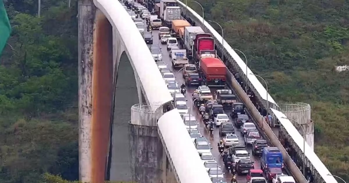 Preocupa que menores crucen solos el puente