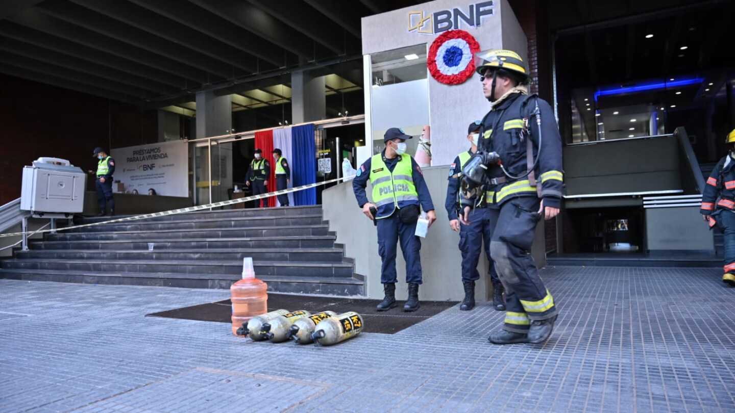 Edificio incendiado ya fue totalmente evacuado, según Bomberos