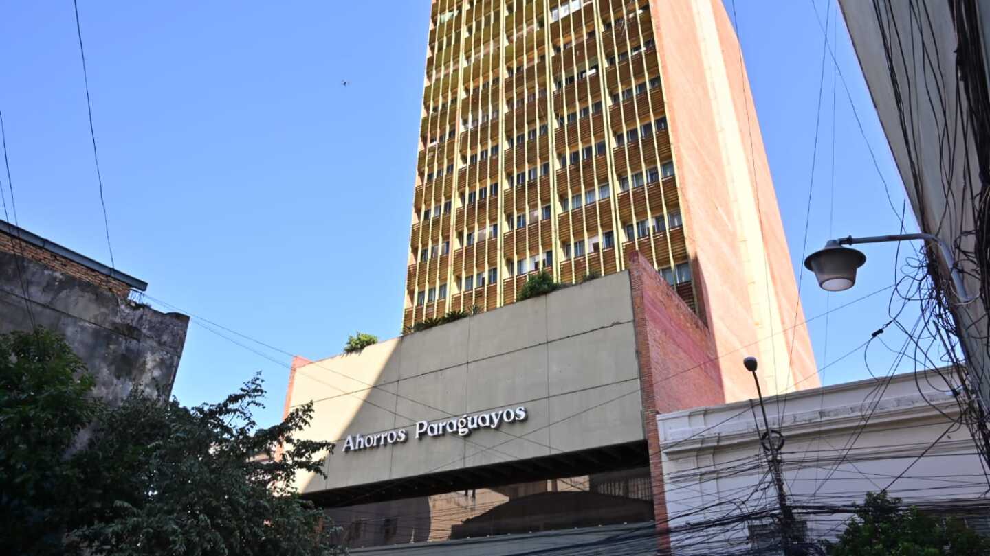 Madre cuya hija quedó atrapada en edificio en llamas en Asunción: “Desesperante fue”