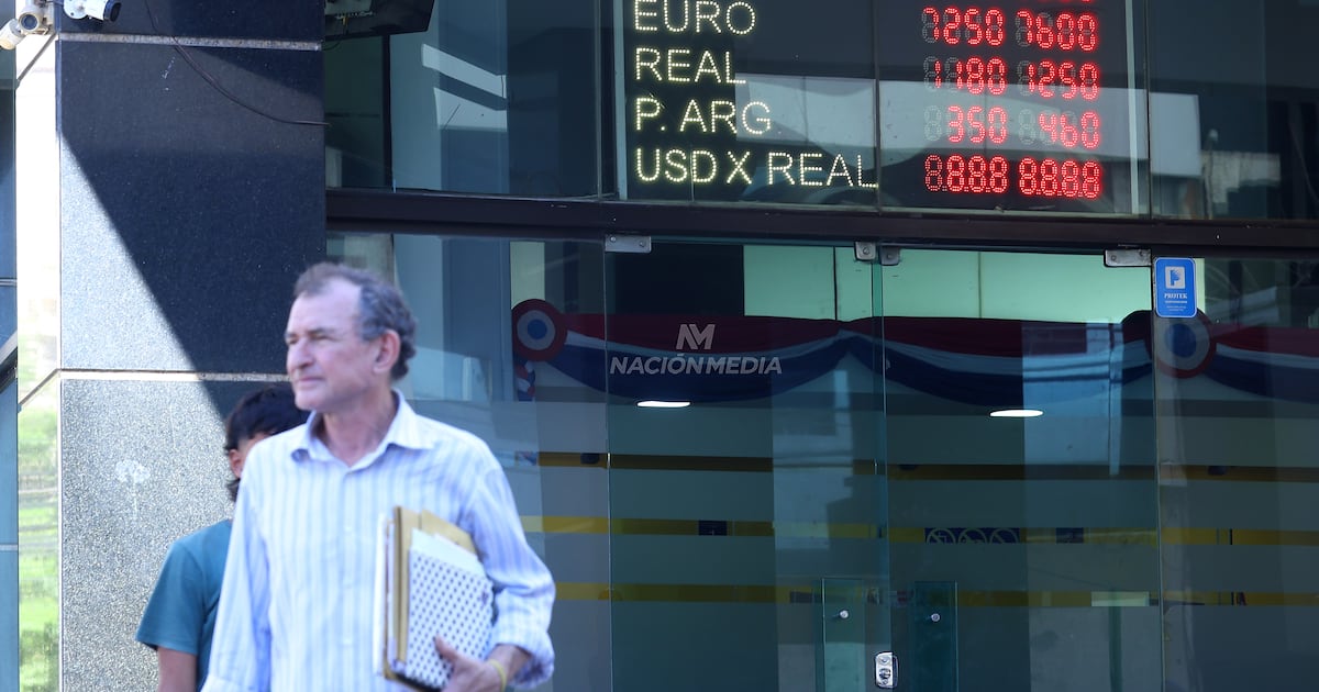 Dólar registra leve reducción mientras sectores exportadores expresan preocupaciones
