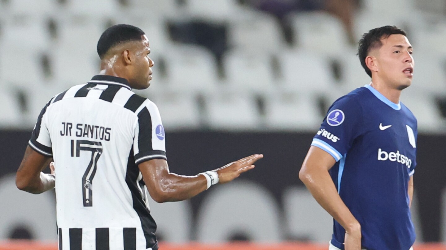 Botafogo elimina al Racing y se aisla en la cima