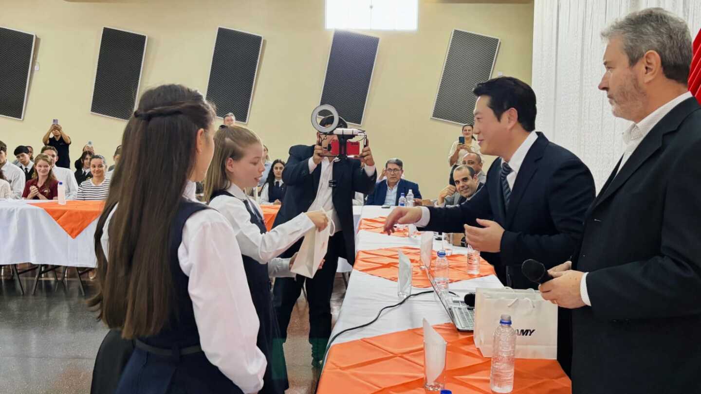 Naranjal apuesta a la innovación con proyecto piloto de inteligencia artificial en escuelas