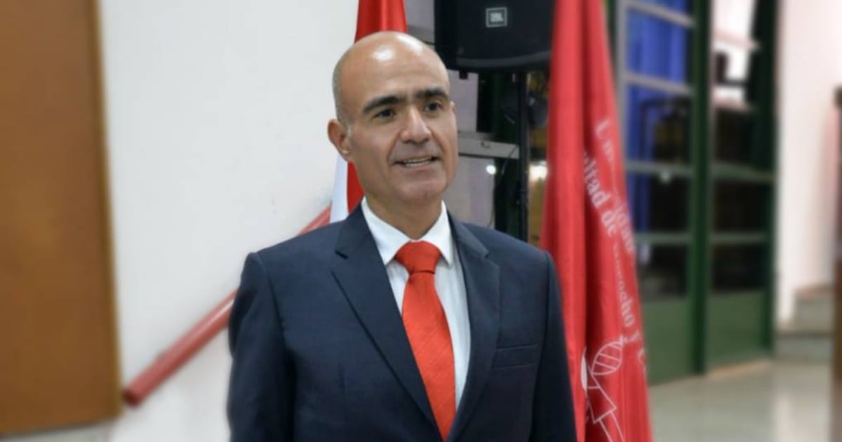 Distinguen al decano de la Facultad de Derecho como académico honorario
