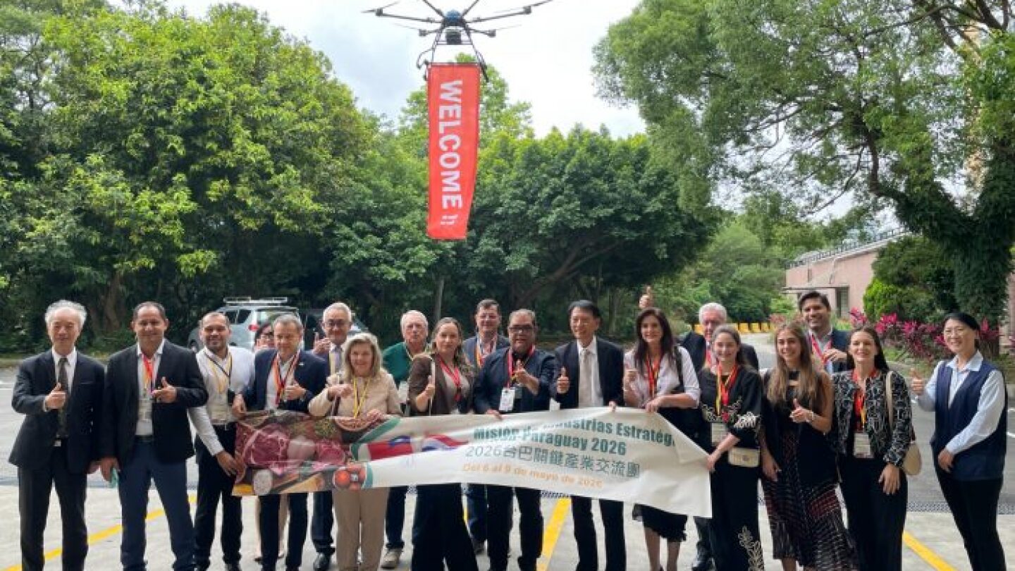Delegación explora en Taiwán plantas de alimentos y granjas