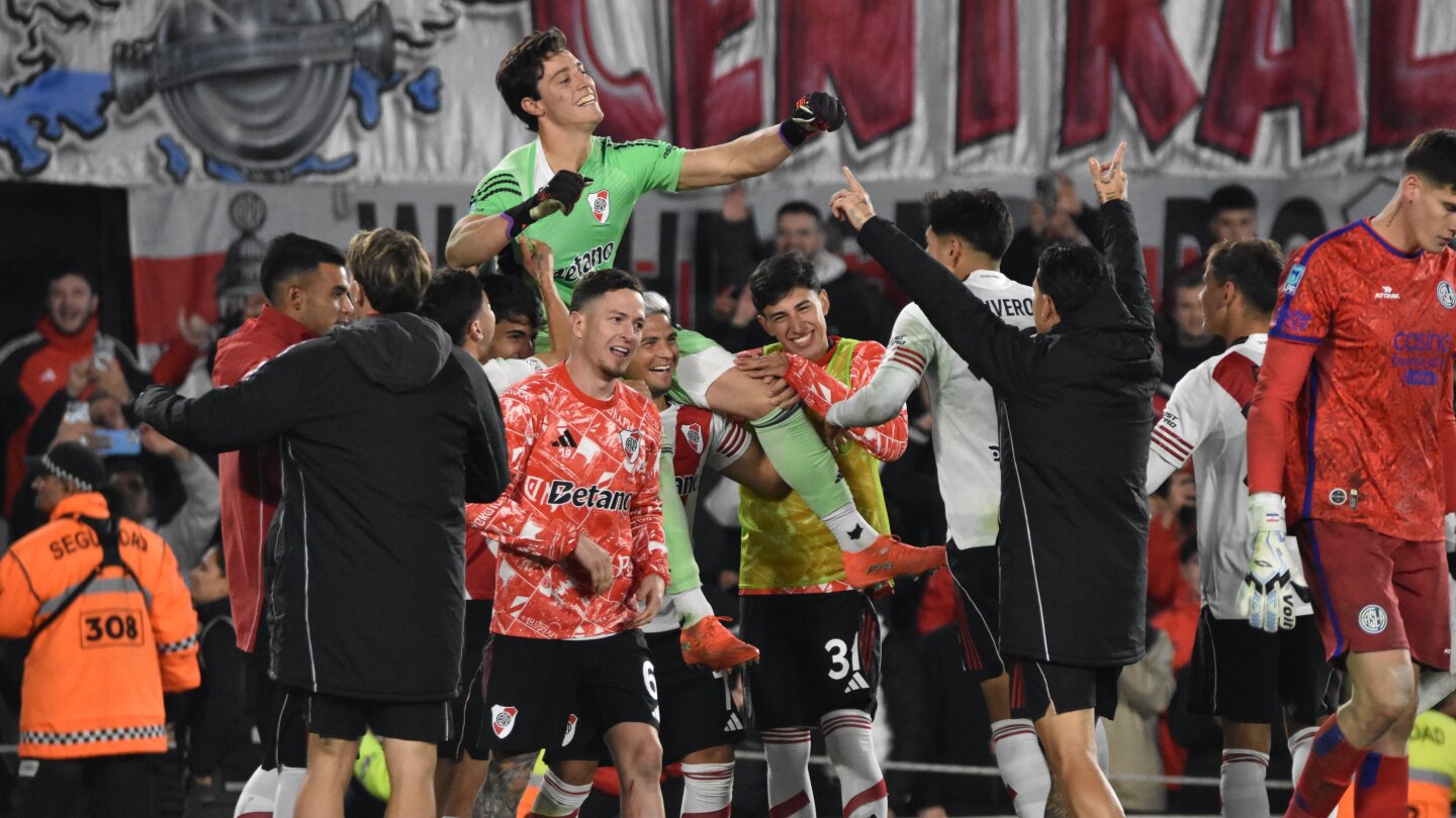 River Plate sufre para eliminar a San Lorenzo de Orlando Gill