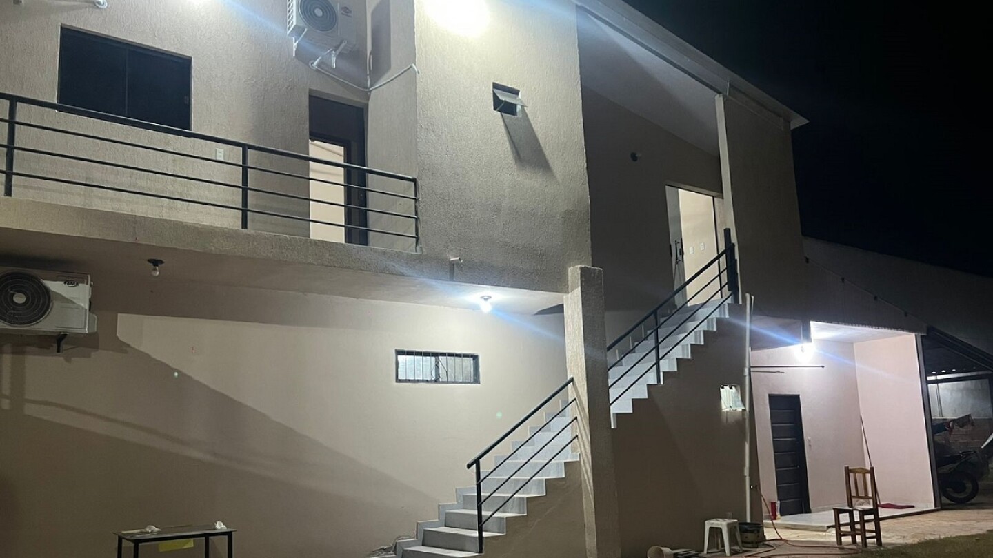 Albañil muere al caer del balcón de un primer piso en Remansito