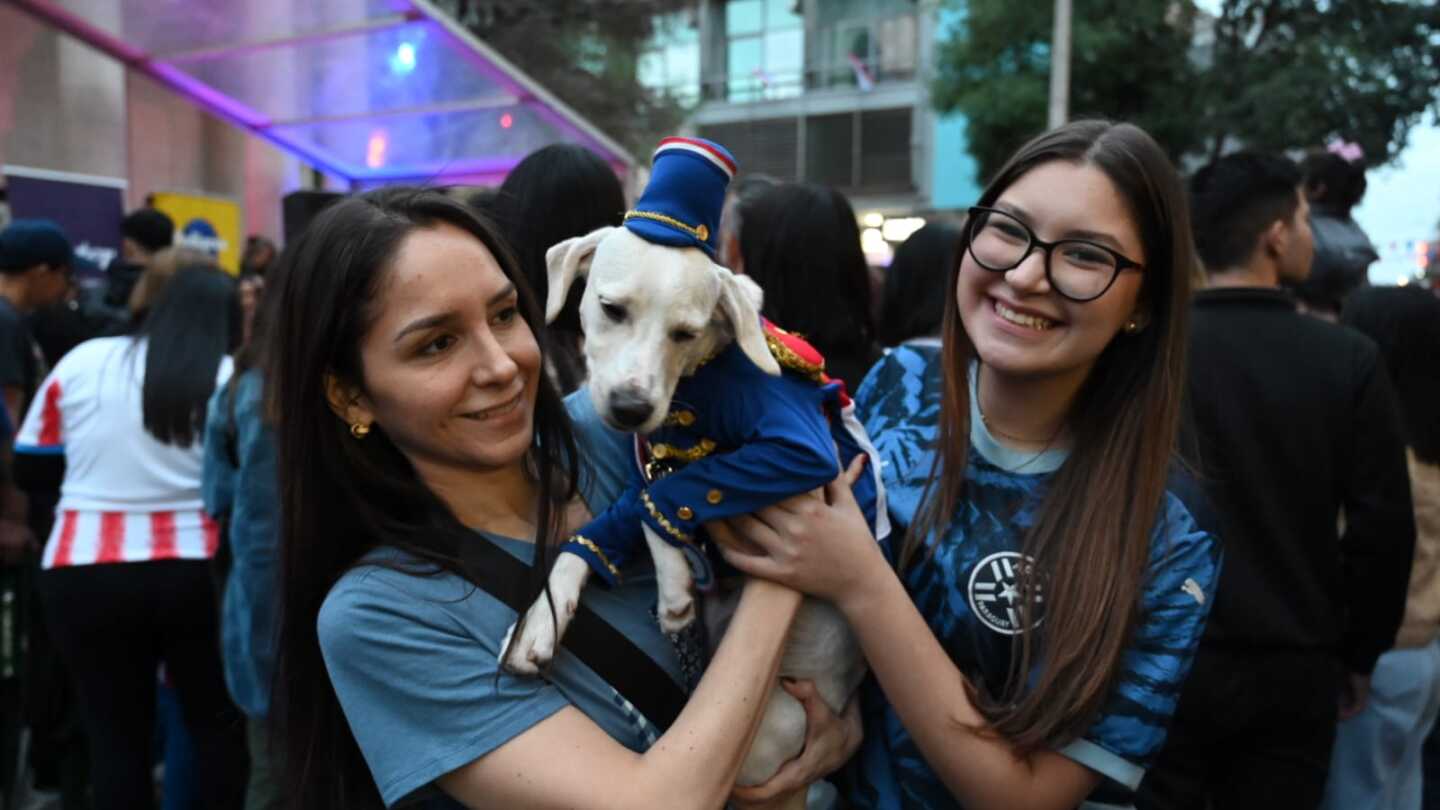 Perros, mascotas y adiestrados, fueron protagonistas en jornada patriótica