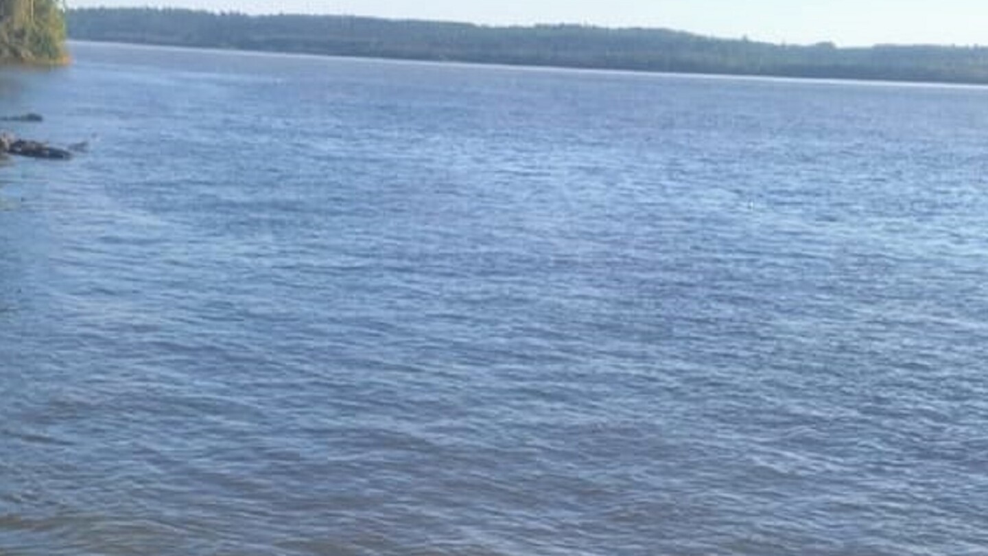 Un cadáver es hallado en el río Paraná, pero la corriente se lo lleva