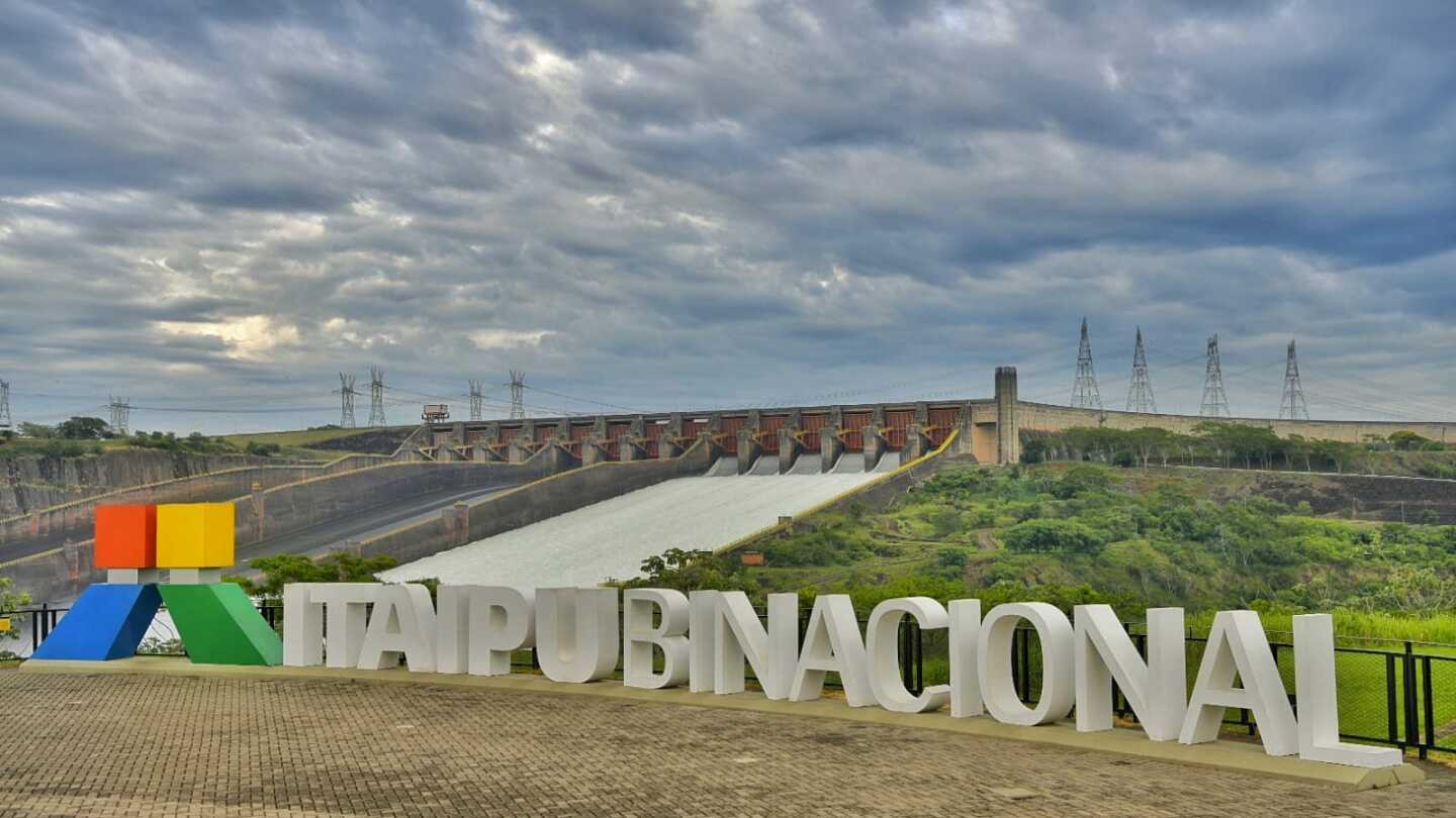 Millonarios salarios en Itaipú para los parientes y amigos del poder
