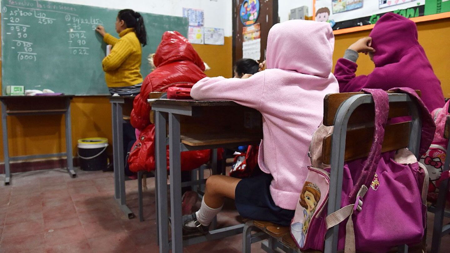 Lanzan colecta solidaria de abrigos para proteger a niños durante el invierno