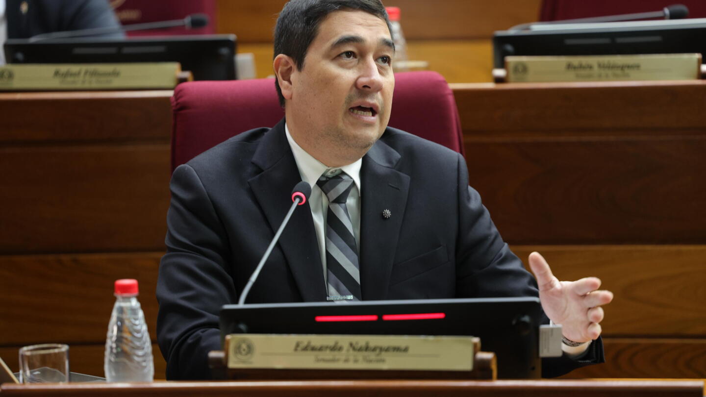 Senador Nakayama pide investigar títulos de funcionarios del Senado ante sospechas de falsificación