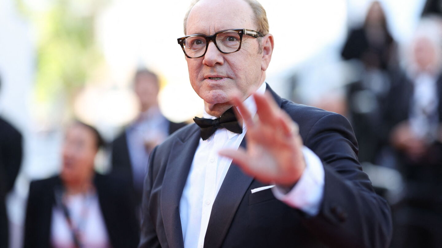 Boicoteado por Hollywood, Kevin Spacey aparece en la alfombra roja de Cannes
