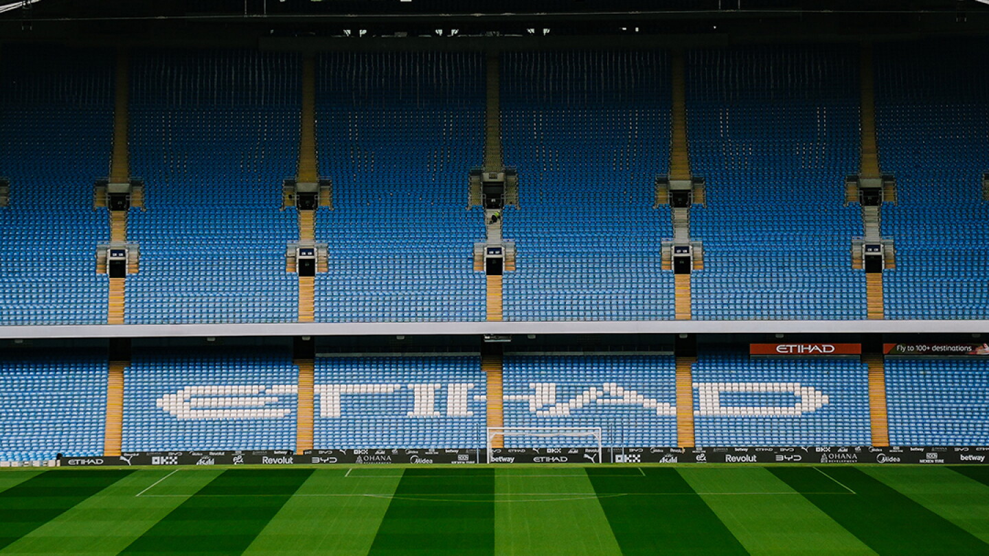 Tribuna y estatua en homenaje a Guardiola