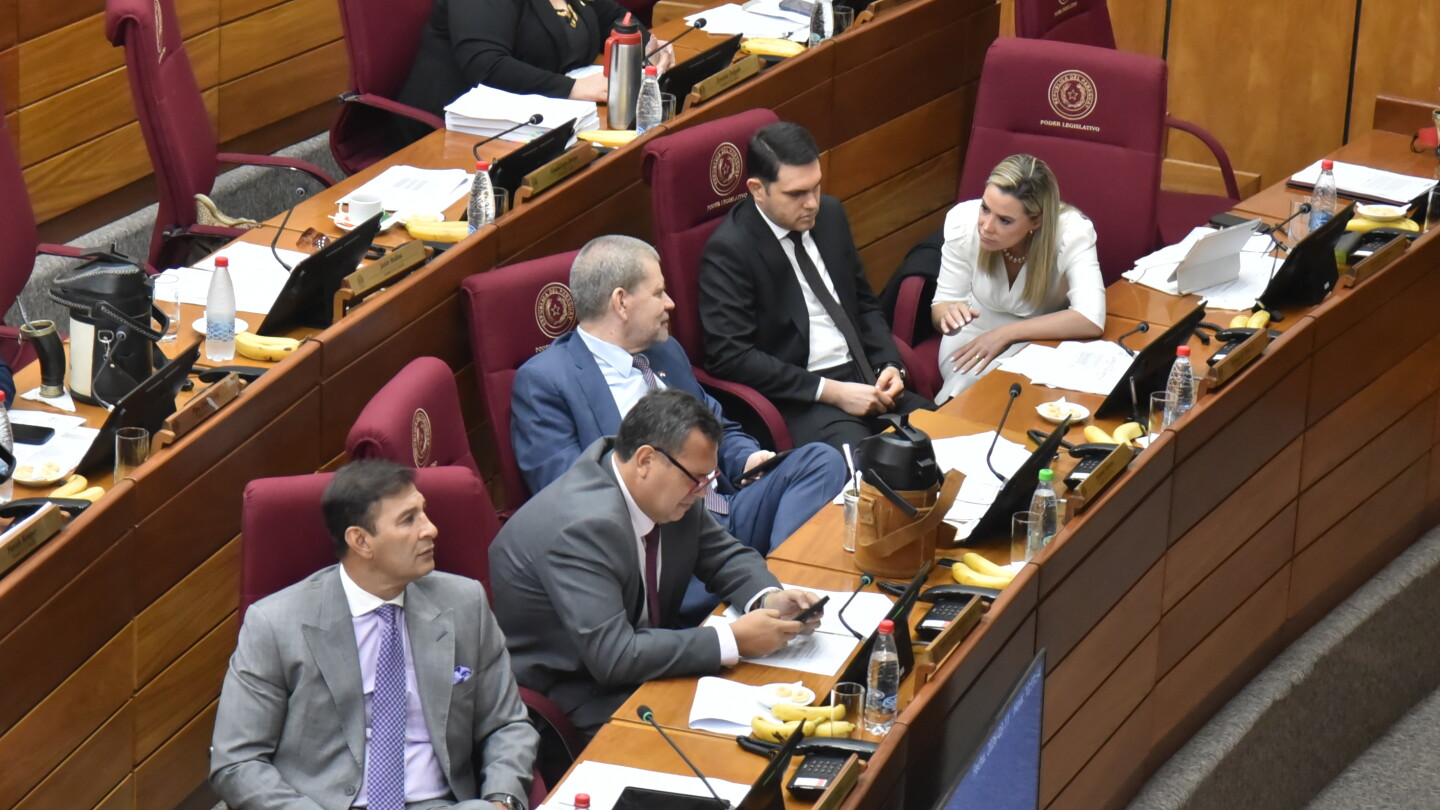 Contraloría fija plazo a Hernán Rivas para responder sobre irregularidades en sus DDJJ