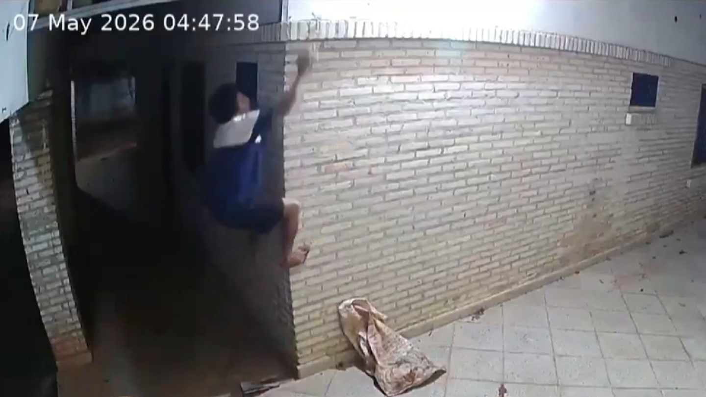 Buscan al Spiderman de Itá: Robó todos los focos de una casa deshabitada