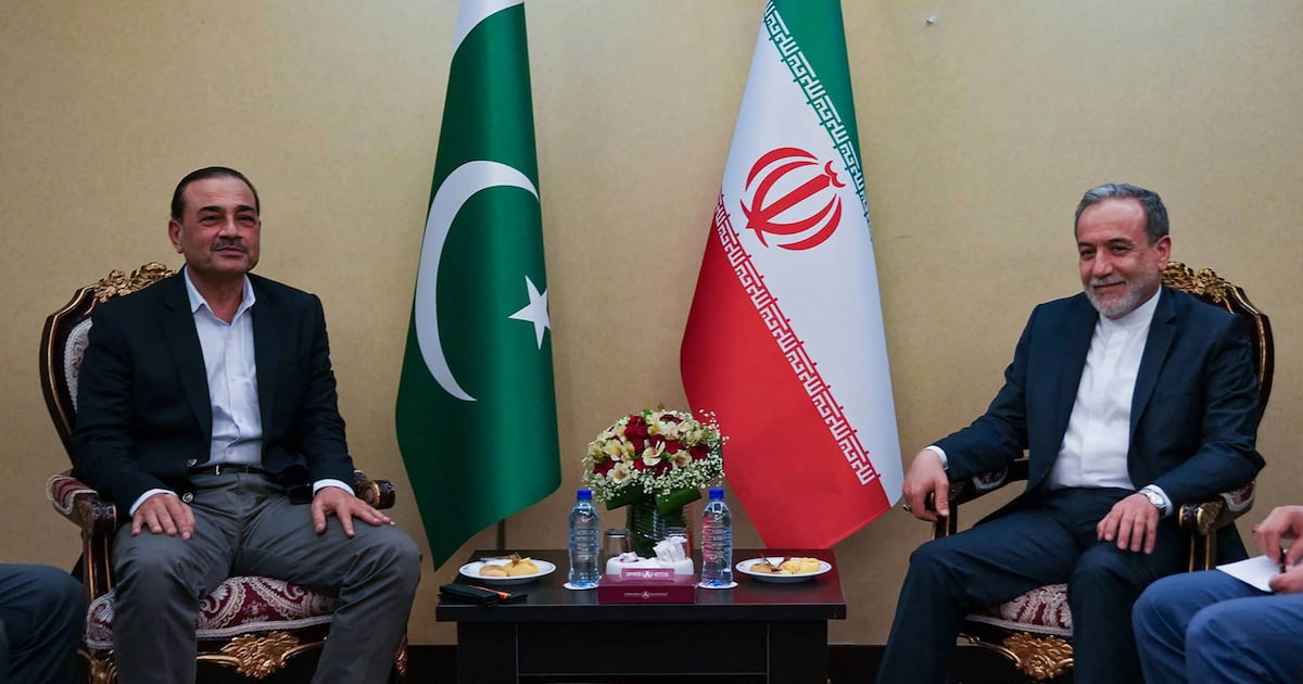 Teherán recibe a jefe militar pakistaní para mediar acuerdo de paz
