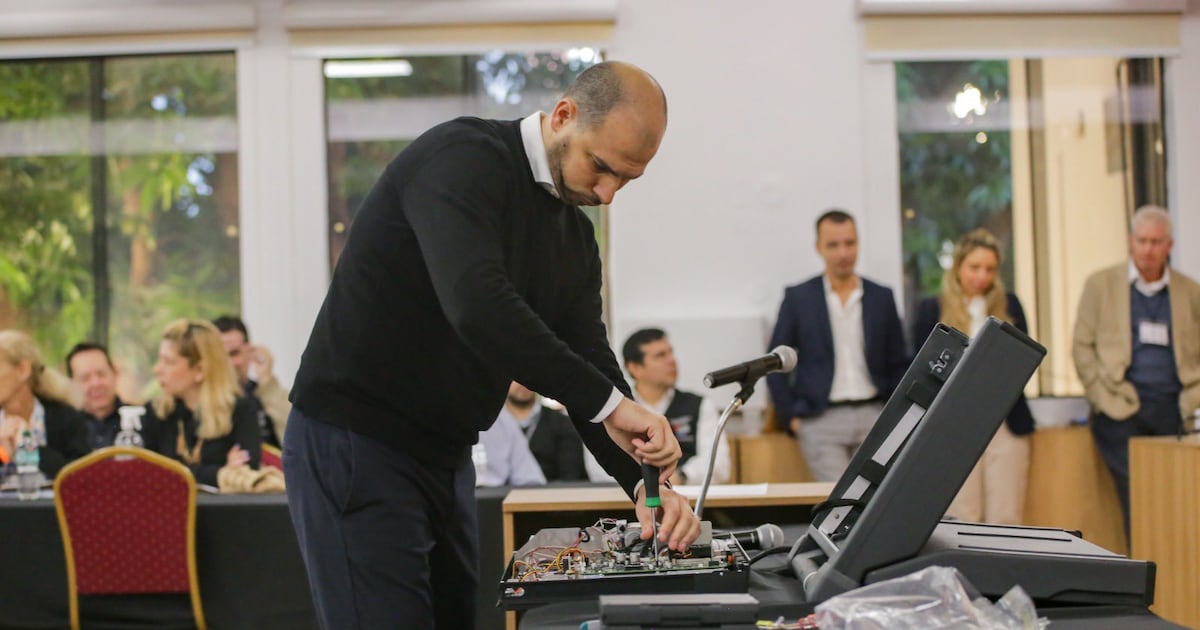 El PLRA participa de verificación técnica de máquinas de votación