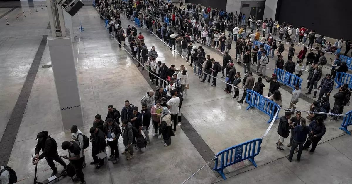 España nacionalizó a casi 300.000 extranjeros, la mayoría latinoamericanos