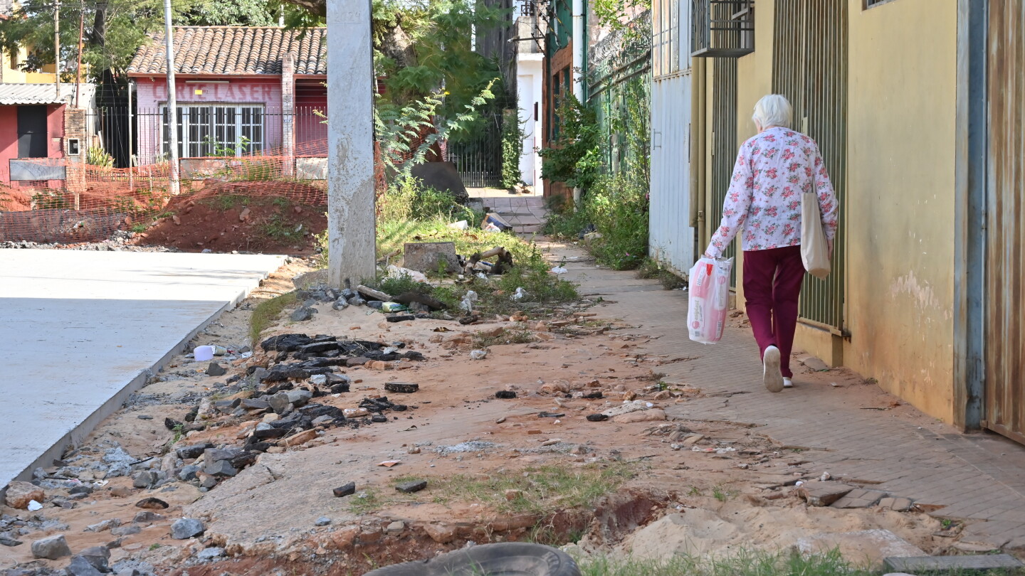 Vecinos reclaman respuestas por tardanza de obras en San Pablo