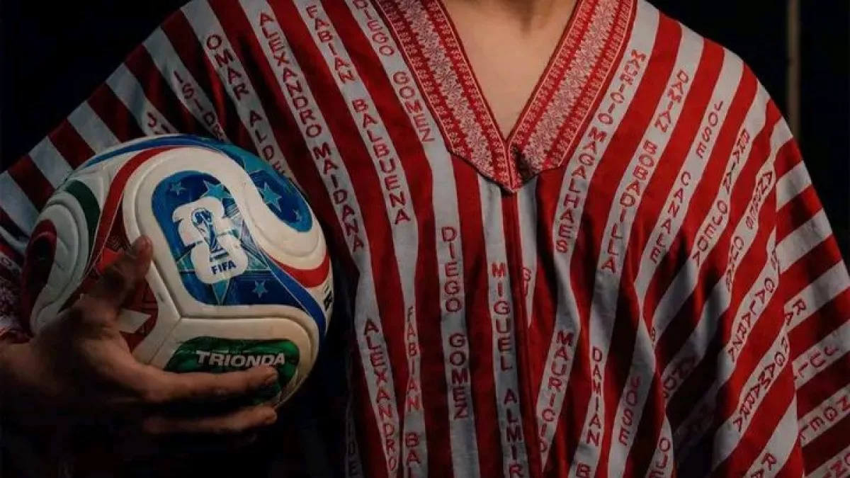 El poncho albirrojo que se volvió viral ya genera nuevos pedidos para 16 artesanas paraguayas
