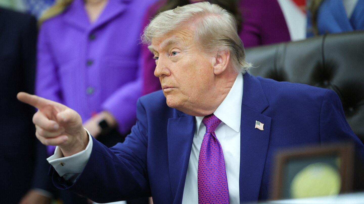 Trump critica el "antipatriótico" voto en la Cámara Baja para limitar su guerra en Irán