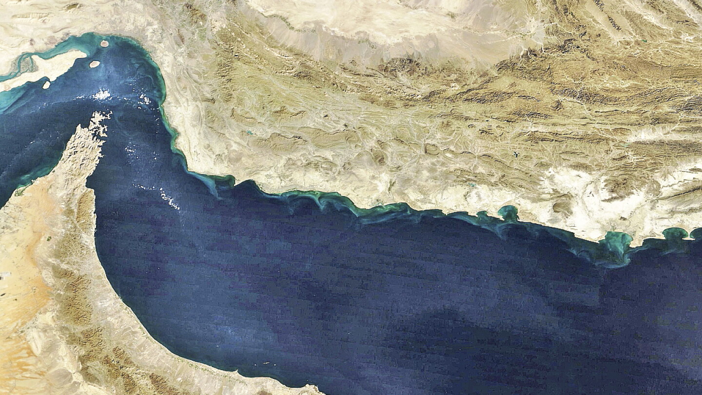 EEUU derriba cuatro drones iraníes y destruye radares en el estrecho de Ormuz