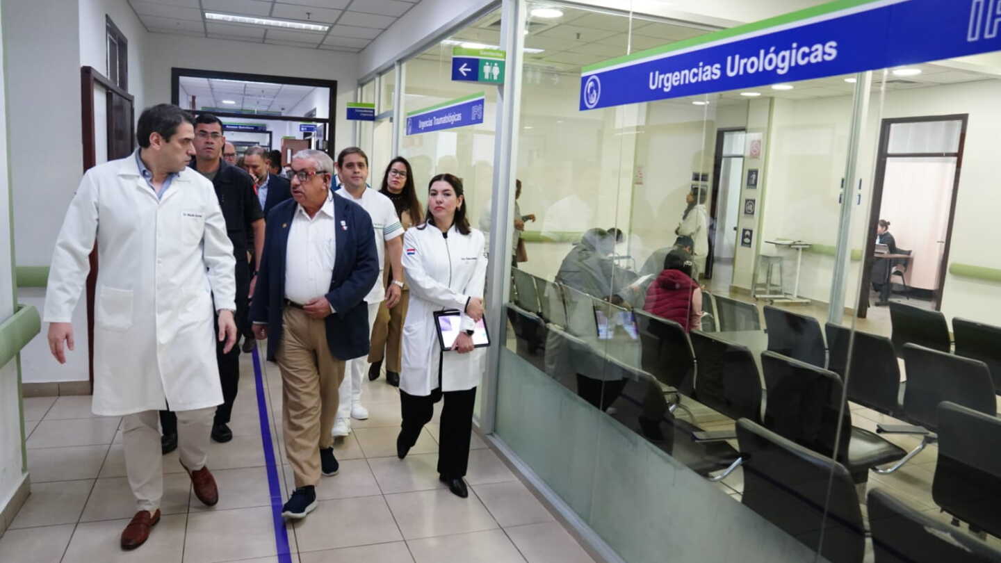 Fretes realiza cambio de jefes en el IPS y no descarta más movidas