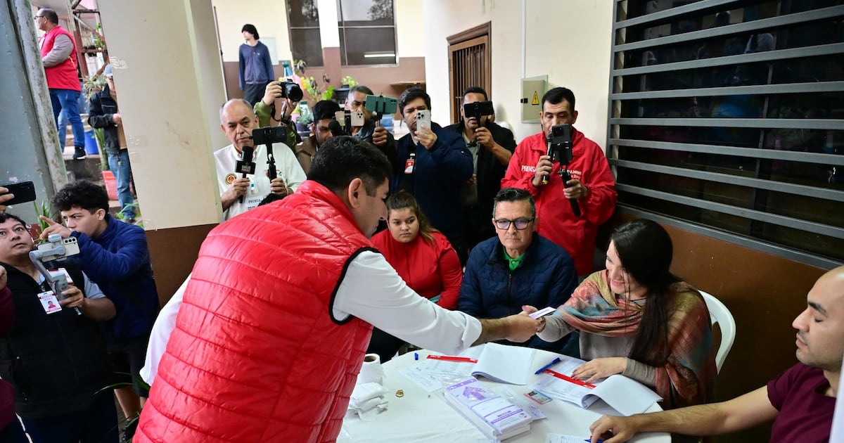Los intendentables Magno Álvarez (ANR) y Laura Folle (PLRA) lideran tendencias en CDE