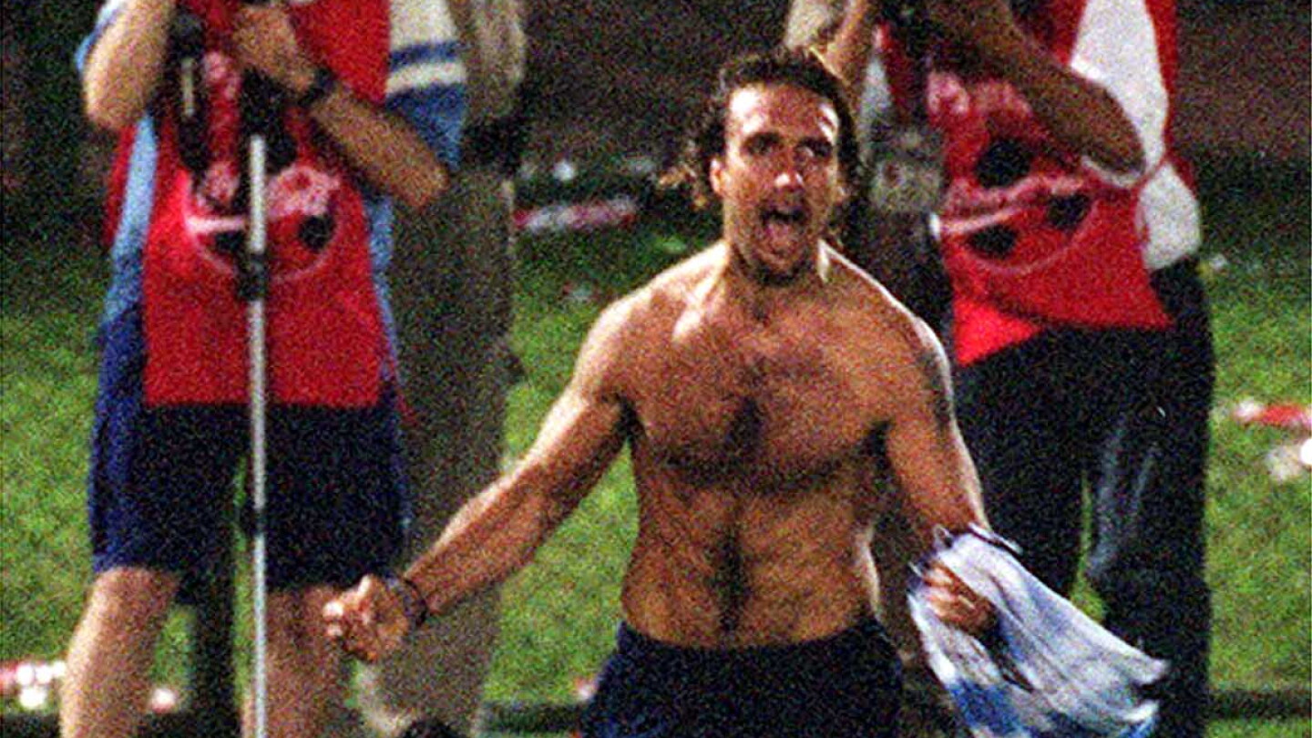 Los históricos tripletes de Batistuta en la mira de artilleros actuales