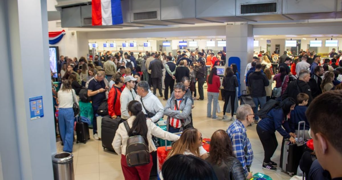 Más de 1.000 hinchas paraguayos partieron hacia el Mundial 2026