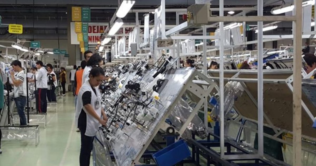 Alcohol etílico crece 316 % en exportaciones y se destaca entre los nuevos rubros de la maquila