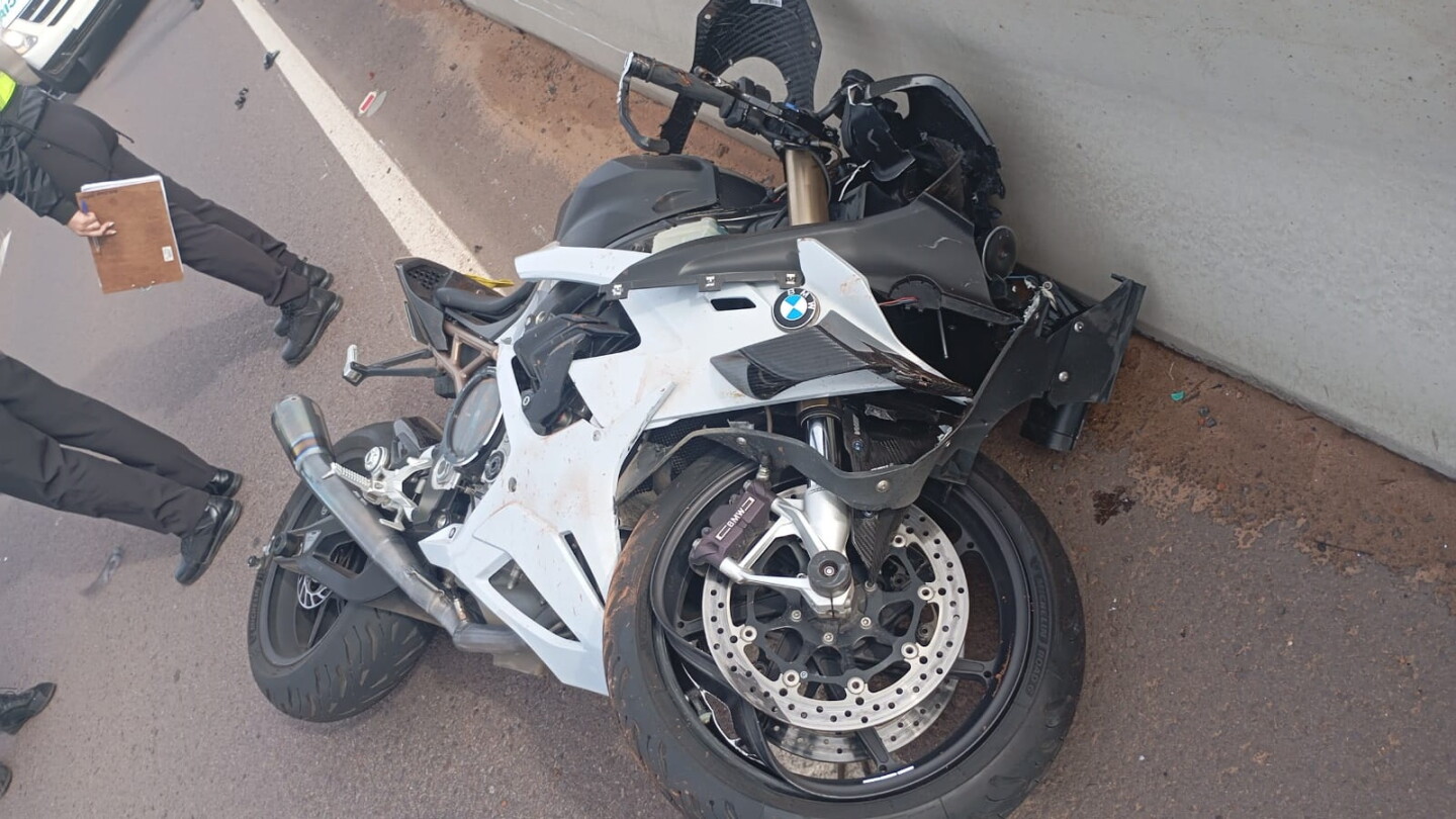 Un hombre muere al chocar contra un camión con su lujosa motocicleta en Pedrozo
