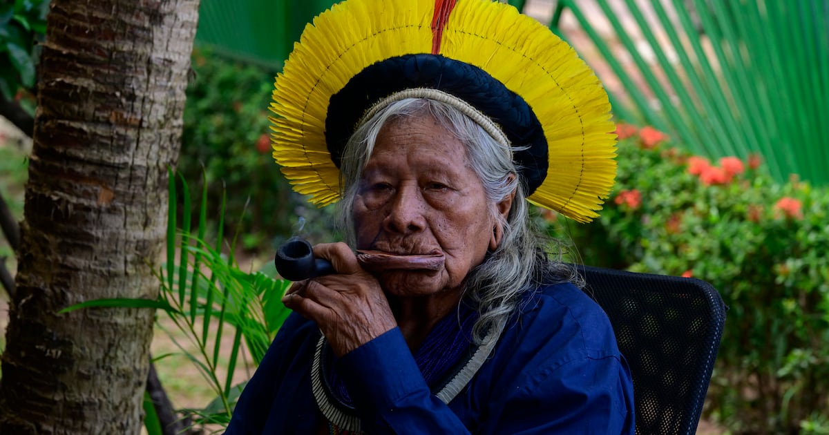El cacique Raoni fue internado en estado “grave” en Brasil