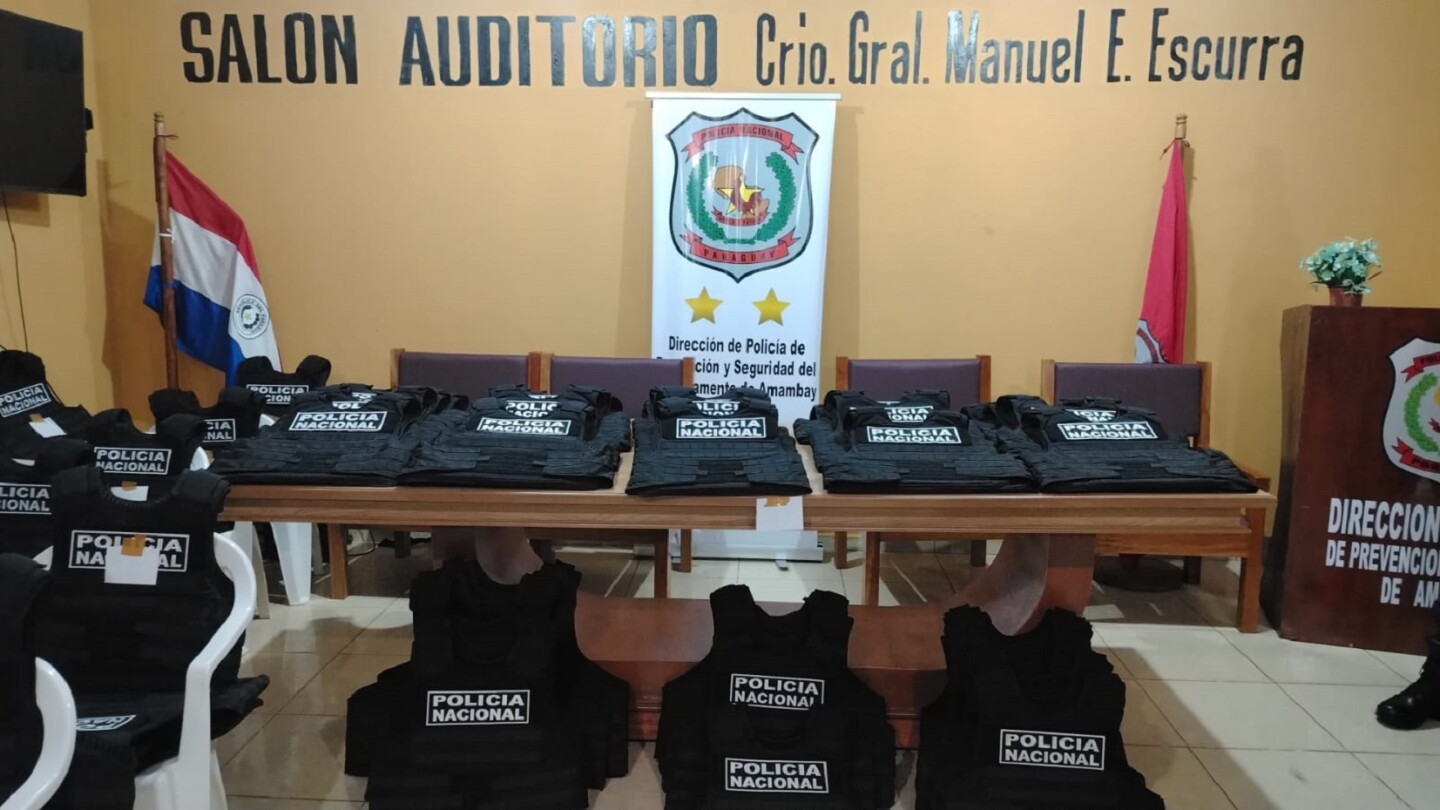 Entregan 300 chalecos antibalas a policías en Amambay