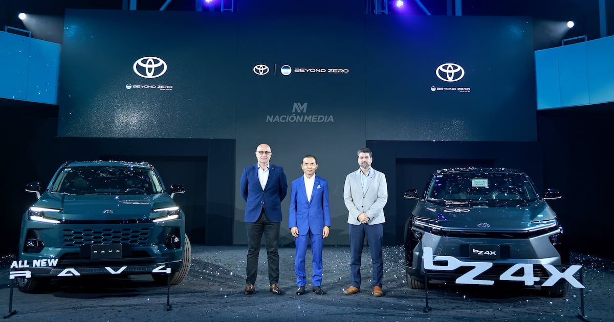 Toyota presenta la bZ4X y la renovada RAV4 en Paraguay
