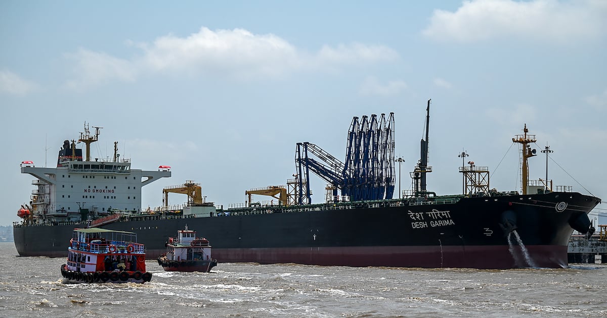 Petroleros iraníes cruzaron zona de bloqueo estadounidense en Ormuz