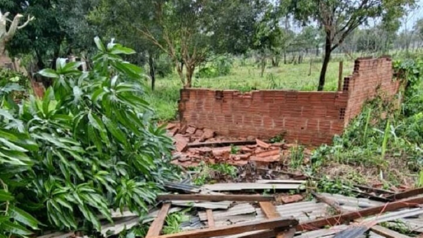 Ocho familias de Capitán Bado quedaron con casas destrozadas y reciben ayuda tras temporal