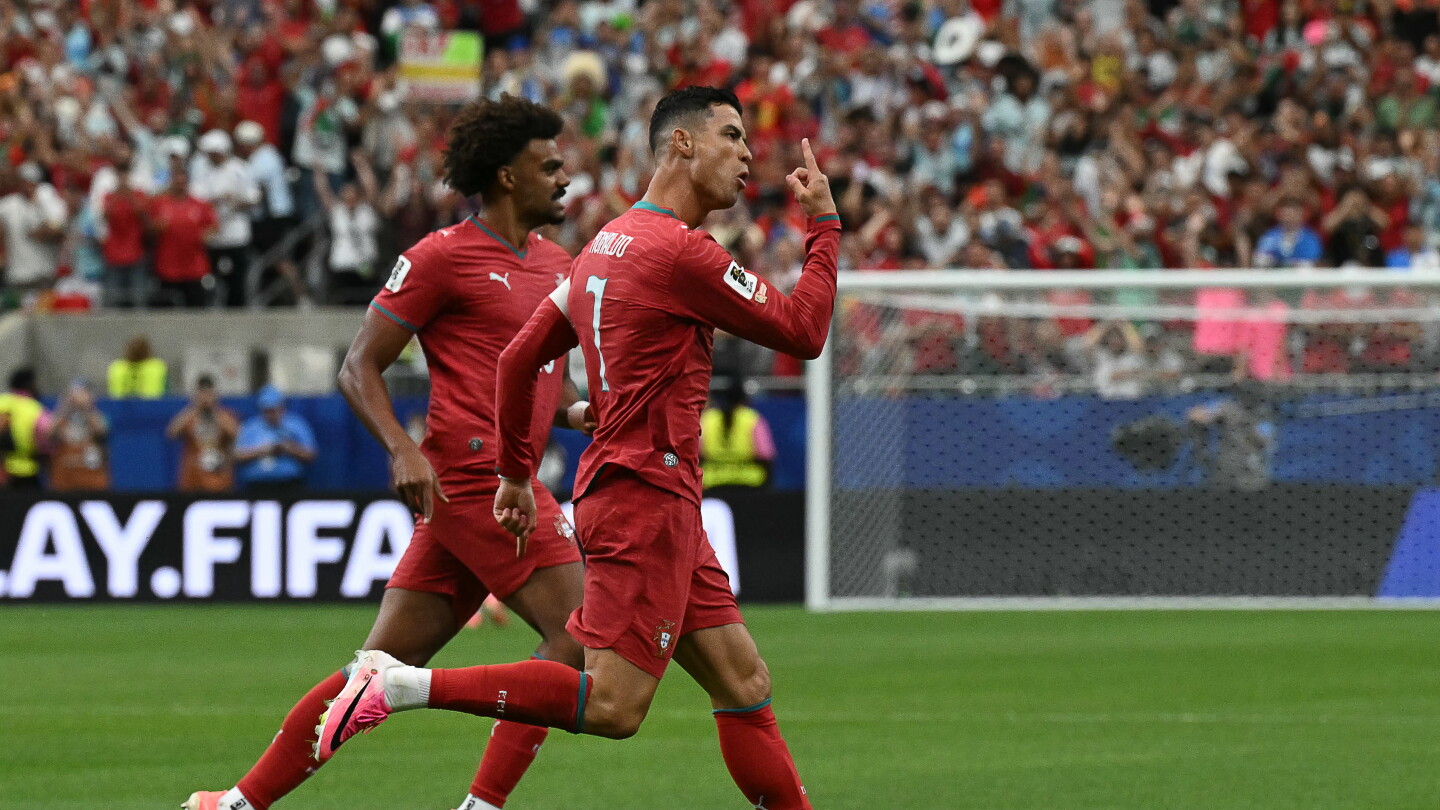 Con doblete de Cristiano Ronaldo, Portugal se acomoda en el Mundial