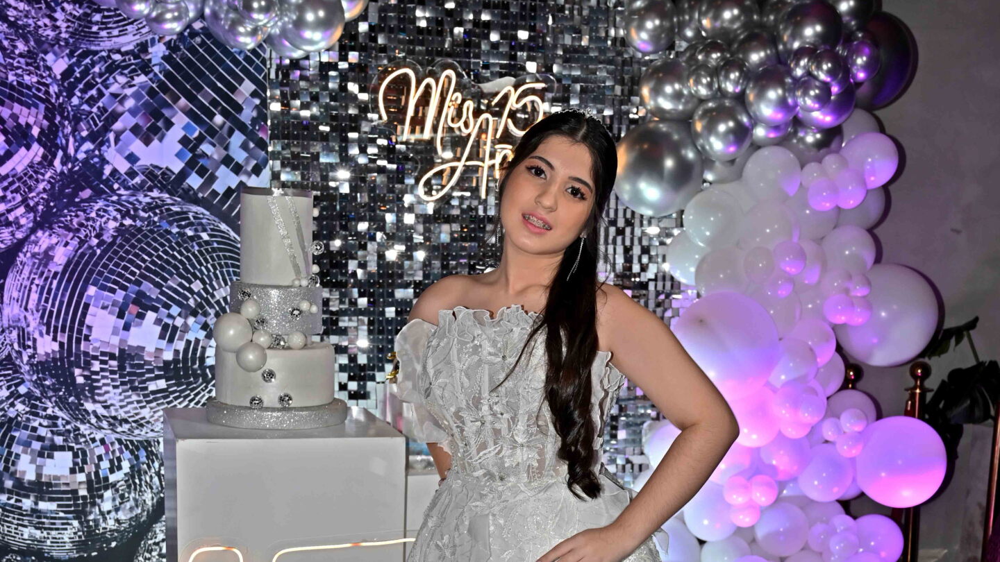 María Paz Arréllaga celebró sus quince años en una memorable noche